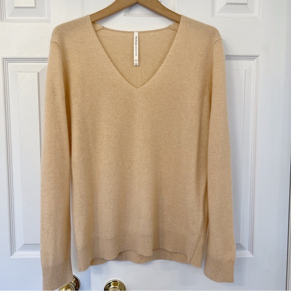 Aritzia babaton cashmere sweater - Picture 8 of 8